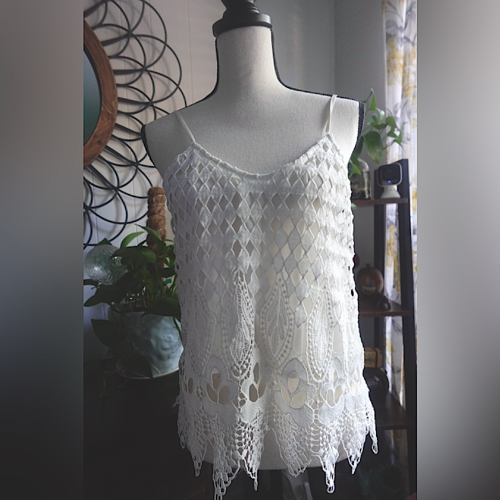 Scallop/Floral Lace Blouse
